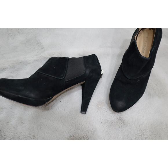 Adrienne Vittadini size 9.5 black closed toe heels. - Picture 3 of 8